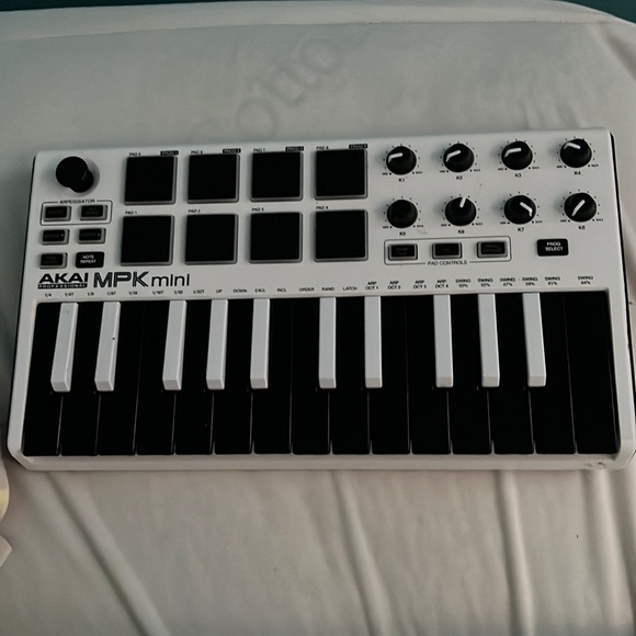 I am selling a midi controller used for music production - Picture 1 of 3
